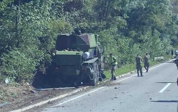 У Сербії військова машина протаранила цивільне авто, є загиблі й поранені