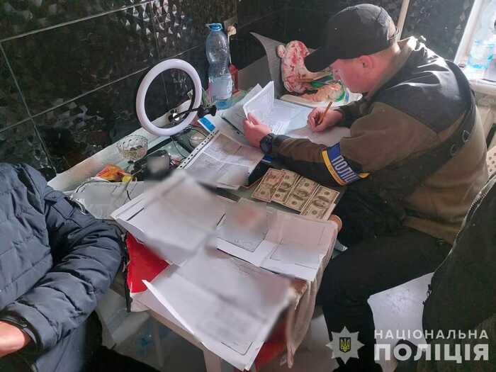 На Волині викрили злочинну групу, яка продавала підробні документи для ухилянтів