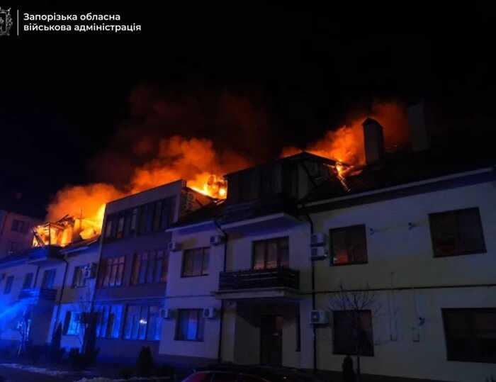 Окупанти вдарили "Шахедом" по житловій багатоповерхівці у Запоріжжі