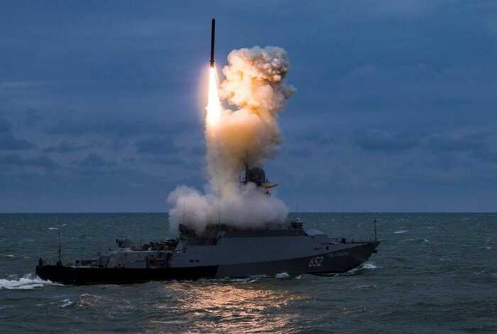 РФ вивела в Чорне море ракетоносій із "Калібрами", — ВМС