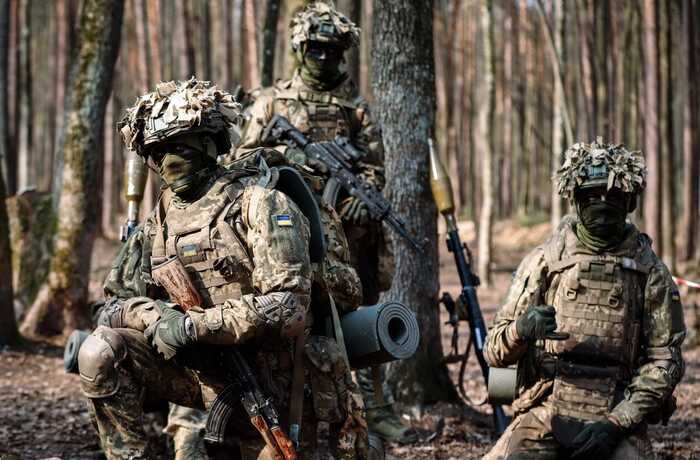 Троє бійців дали відсіч взводу окупантів та утримали позицію