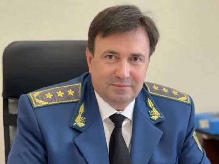 Скандальний ексзаступник голови ДМС України Черкаський намагається повернутися на посаду після резонансного звільнення