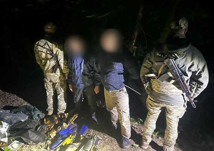 На Вінниччині затримано двох чоловіків, які намагались уплав втекти за кордон у ластах