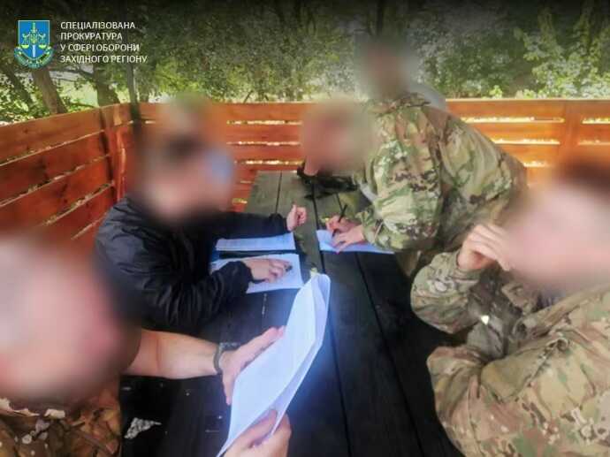 Двом військовим, яких підозрюють у нападі на бійця "Азову", повідомили підозру