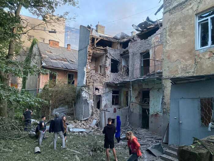 З’явились нові кадри наслідків атаки РФ на Львів