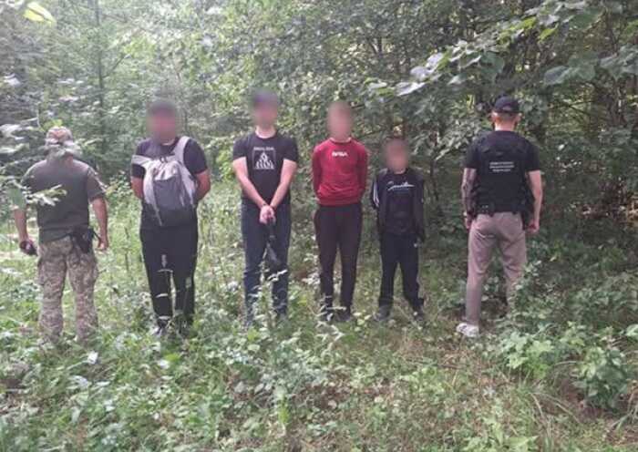 На Буковині затримали неповнолітніх, які за 10 тисяч євро переправляли ухилянтів за кордон