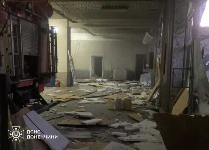 Росіяни атакували рятувальників у Костянтинівці: пошкоджено авто та будівлю