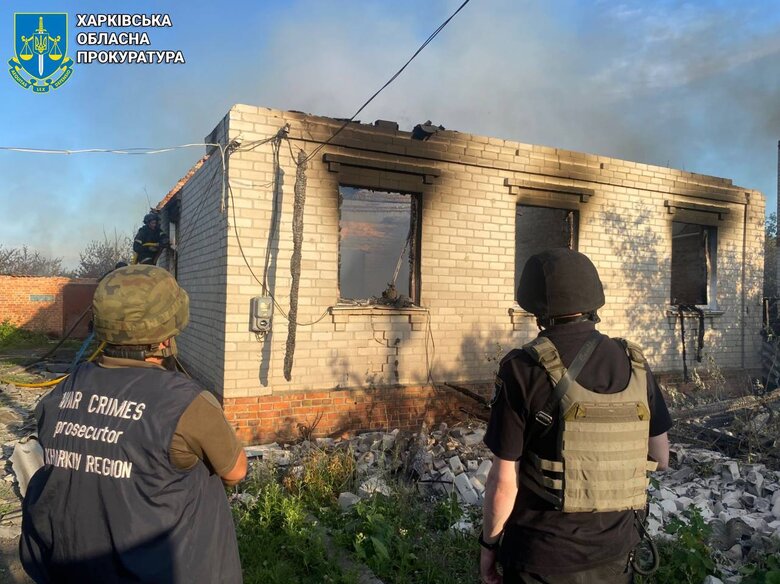 Зруйнована російським обстрілом будівля на Куп’янщині dzziqhtidqeiqktzrz