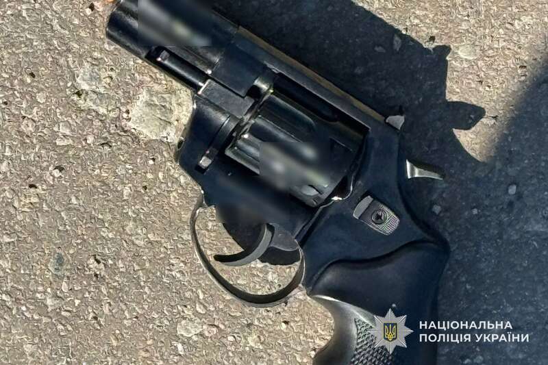 У Тернополі чоловік влаштував стрілянину на території лікарні фото 1 qkkiqtuitqidzqzrz